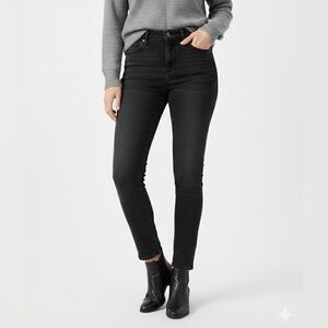 Denizen from Levi's Women's Black Skinny Jeans 14 s short w32 L28